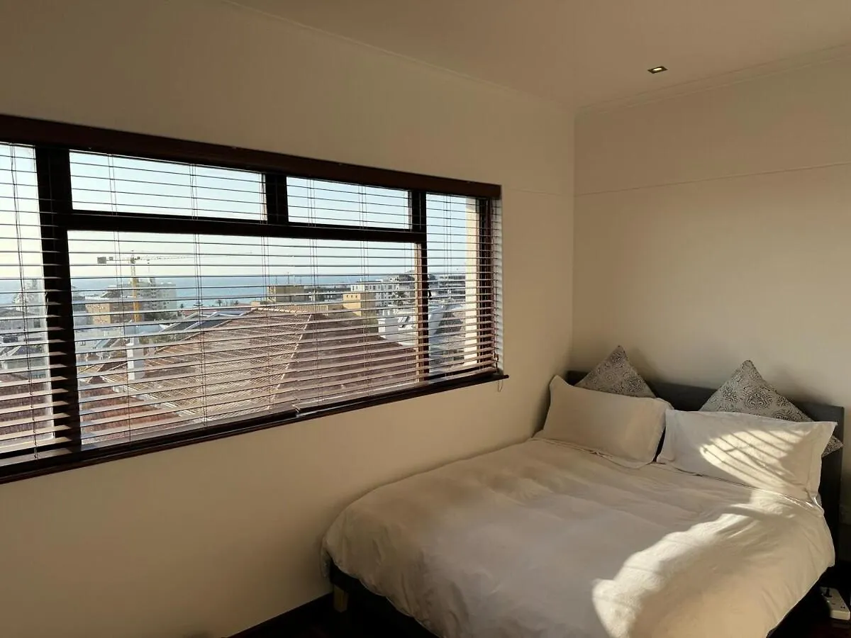 Sea-Views And Central In Quiet Block Cape Town Apartment