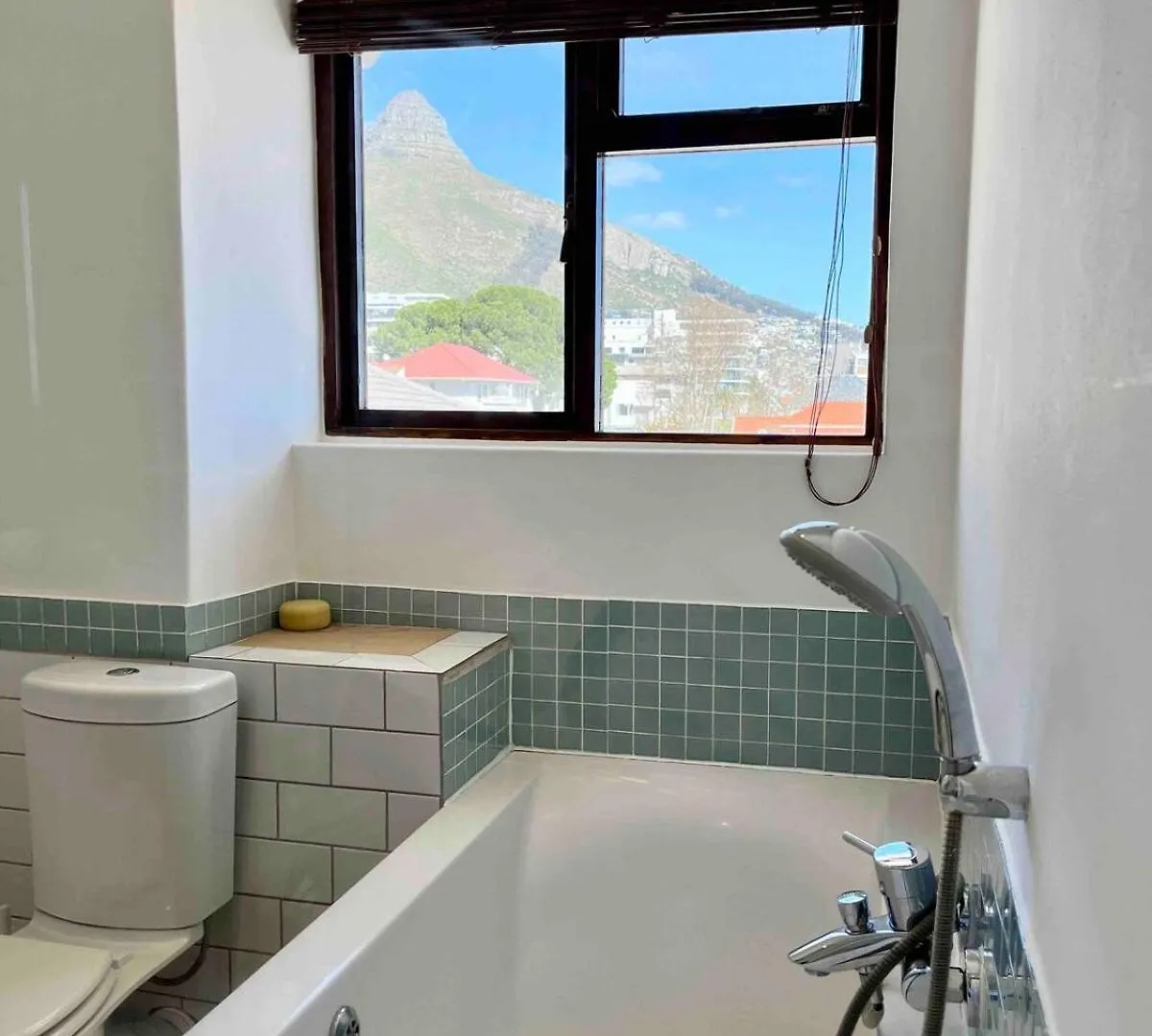 Sea-Views And Central In Quiet Block Cape Town 0*,