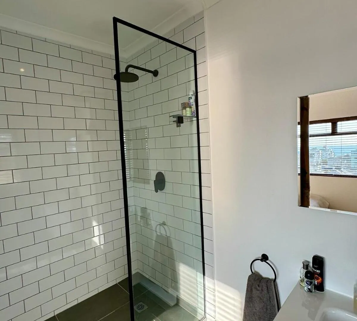 Sea-Views And Central In Quiet Block Cape Town