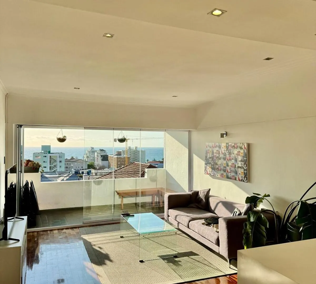 Sea-Views And Central In Quiet Block Cape Town 0*,  South Africa
